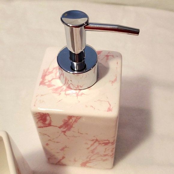 NEW Ceramic Bathroom 3-Piece Ensemble Set - Picture 5 of 8